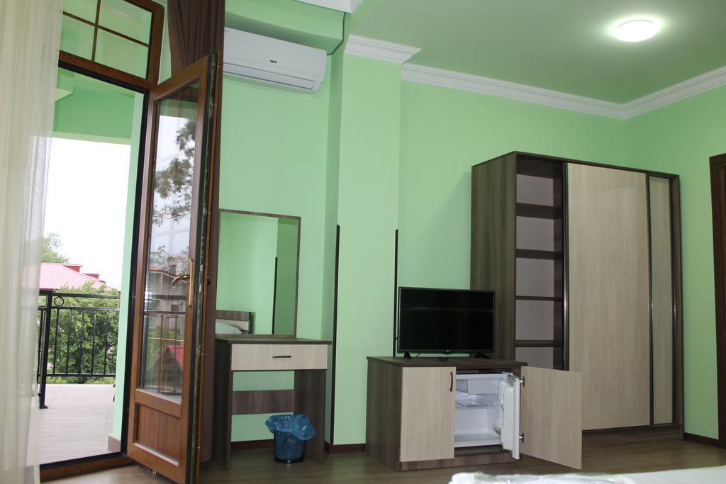 Villa Qero Batumi Exteriör bild