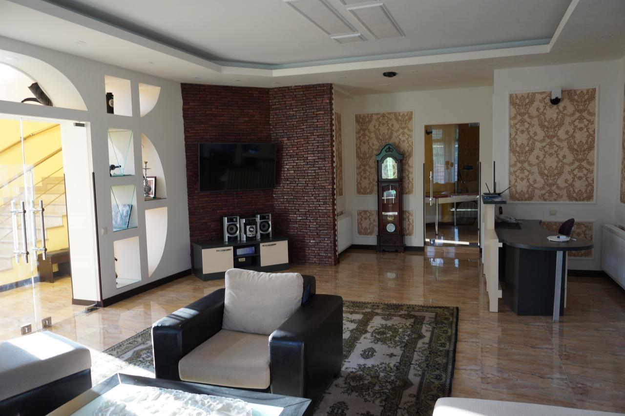 Villa Qero Batumi Exteriör bild