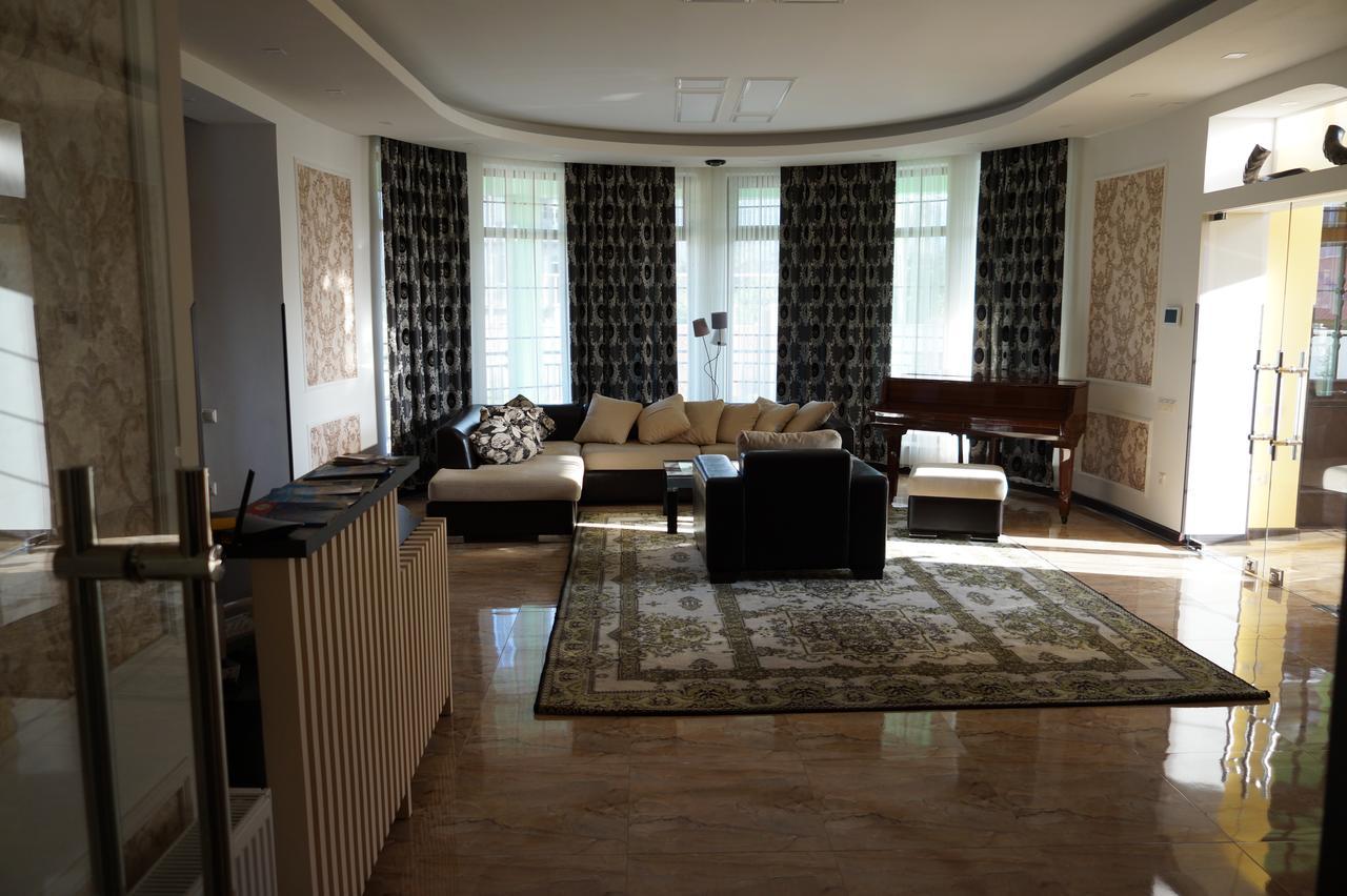 Villa Qero Batumi Exteriör bild