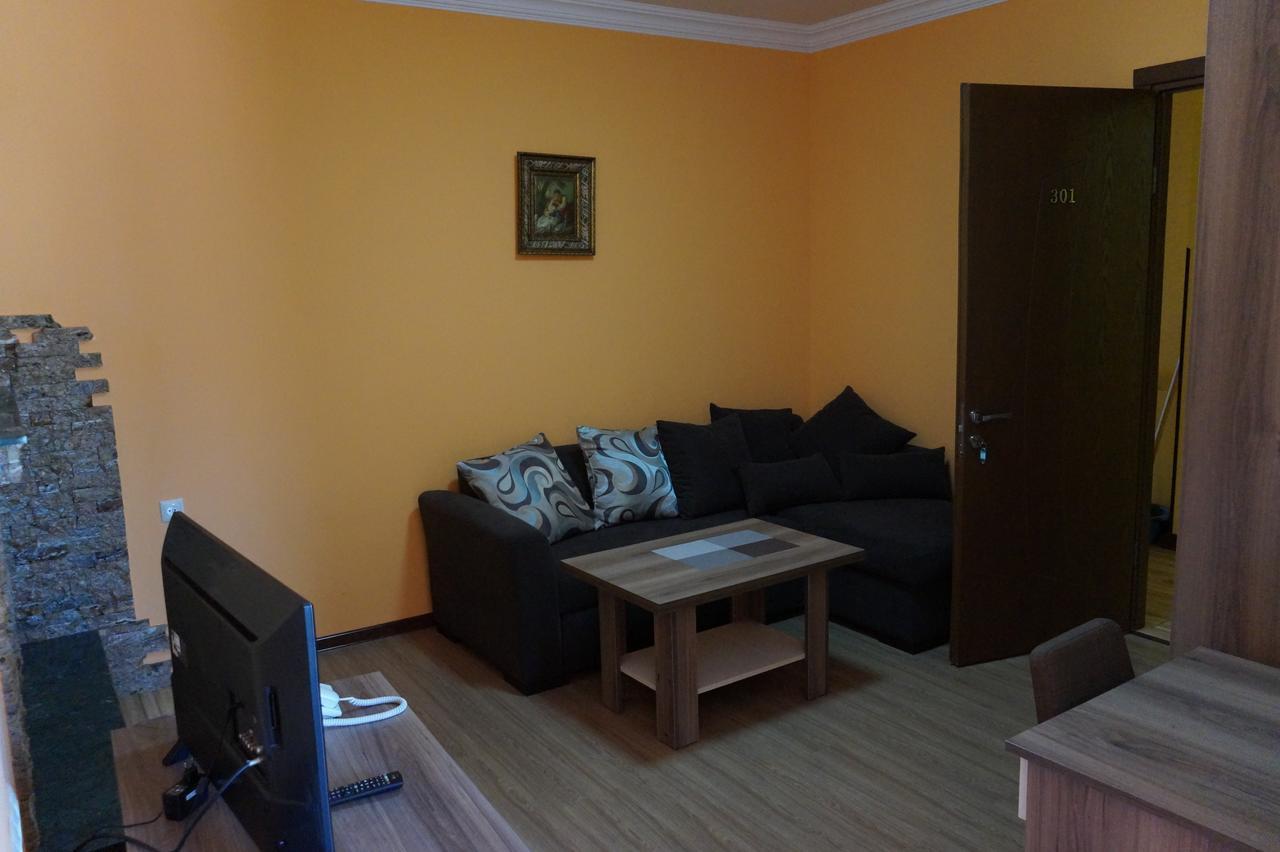 Villa Qero Batumi Exteriör bild