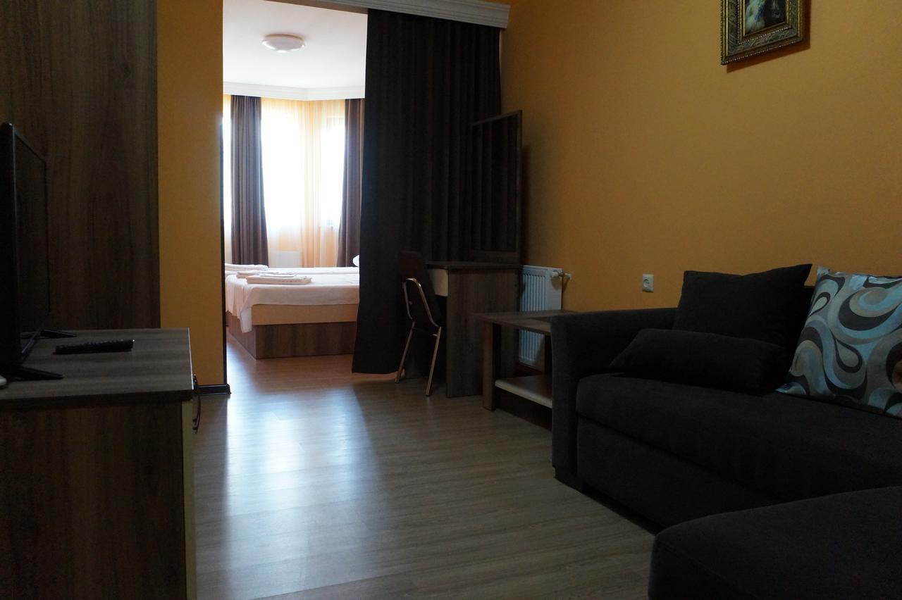 Villa Qero Batumi Exteriör bild